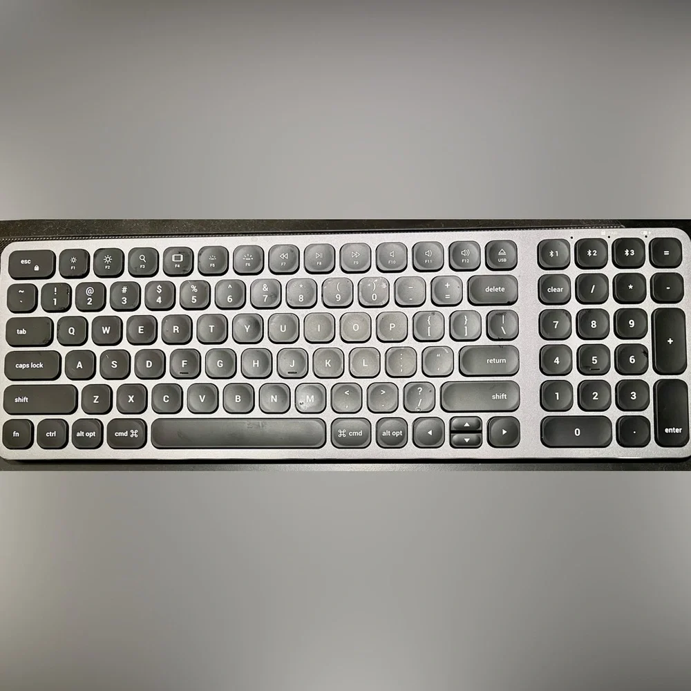 NIB Satechi external backlit wireless Bluetooth 5.0 MacBook Pro iPod keyboard